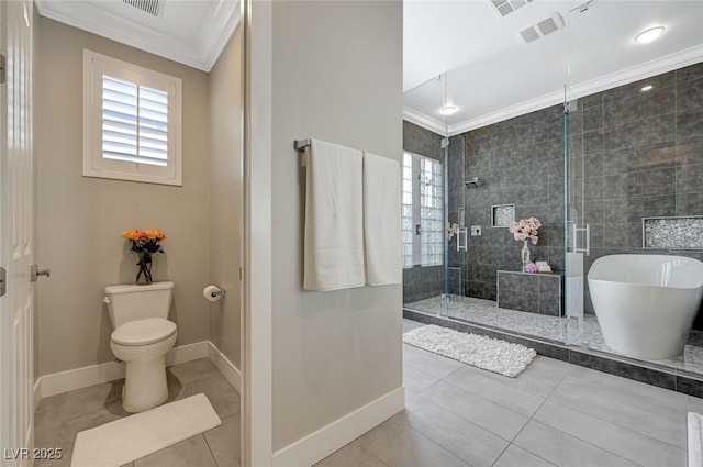 bathroom featuring tiled shower, crown molding, toilet, and a healthy amount of sunlight