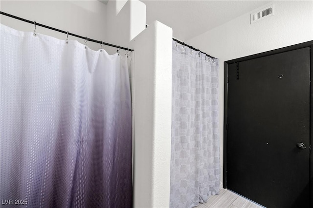 5751 Hacienda Ave Unit 135, Las Vegas, NV 89122 - full bathroom featuring a shower with curtain