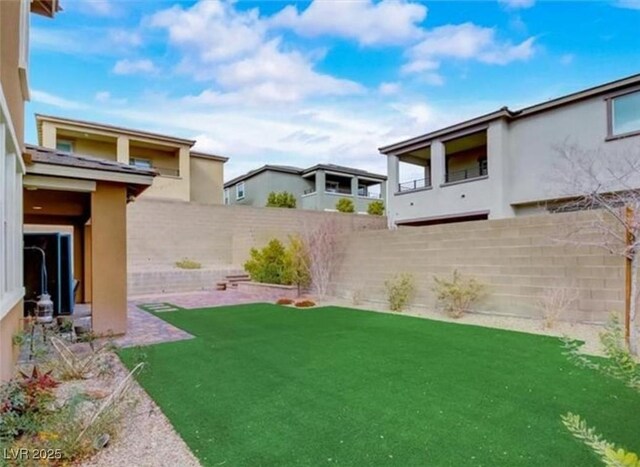 view of yard featuring a fenced backyard