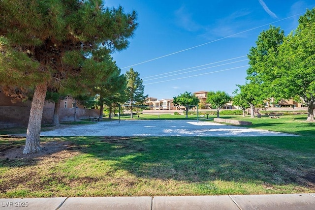 580 Via Di Parione Ct, Henderson, NV 89011 - view of basketball court with a yard and volleyball court