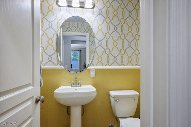 580 Via Di Parione Ct, Henderson, NV 89011 - bathroom with toilet