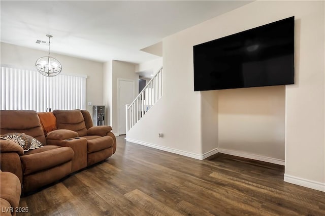 living area featuring visible vents, baseboards, an inviting chandelier, and dark wood finished floors