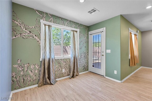 entryway featuring wood finished floors, baseboards, visible vents, and recessed lighting