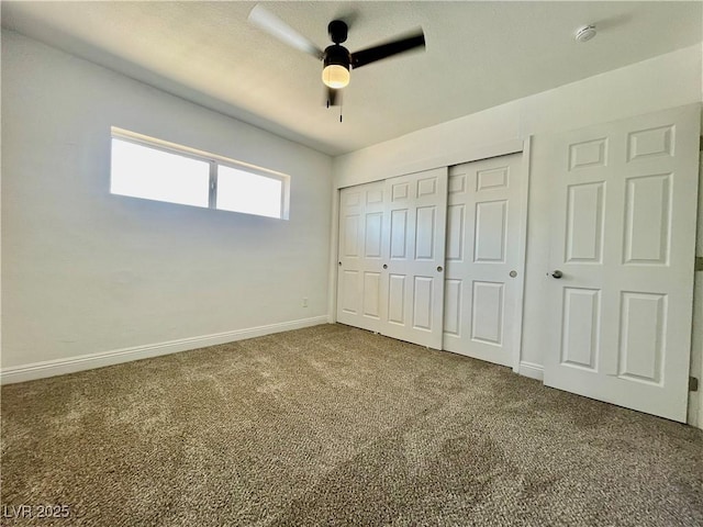 unfurnished bedroom featuring a closet, baseboards, a ceiling fan, and carpet floors