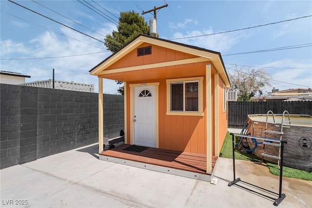 4630 Gabriel Dr, Las Vegas, NV 89121 - view of outdoor structure featuring a fenced backyard and an outdoor structure