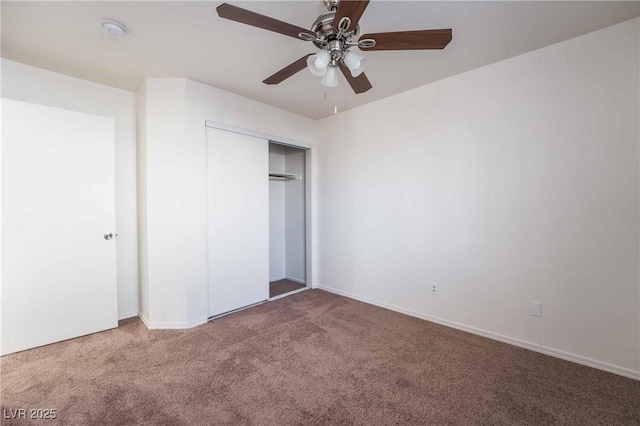 unfurnished bedroom featuring carpet, a closet, baseboards, and ceiling fan