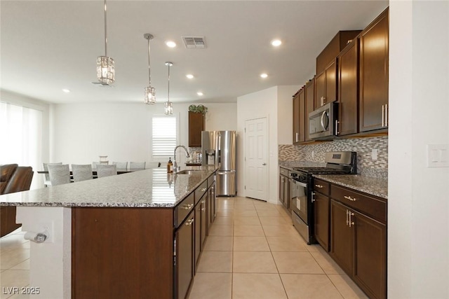 kitchen with visible vents, light tile patterned floors, a sink, appliances with stainless steel finishes, and recessed lighting