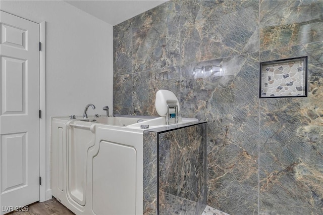 2851 S Valley View Blvd Unit 1098, Las Vegas, NV 89102 - full bath featuring a bath and wood finished floors
