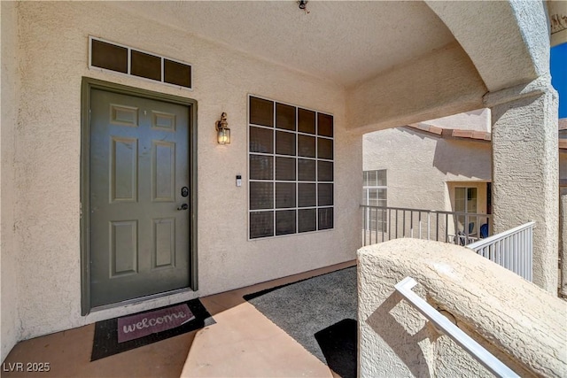 entrance to property with stucco siding