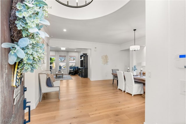 dining space with crown molding, light wood finished floors, baseboards, and recessed lighting