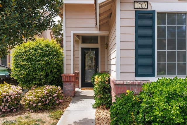 view of property entrance