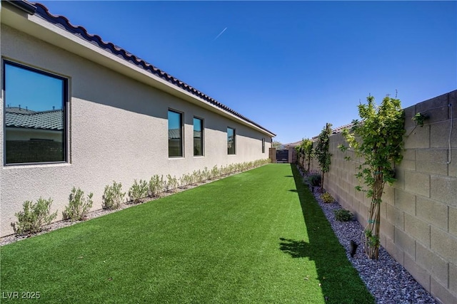 view of yard featuring a fenced backyard