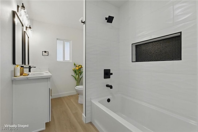 613 Kings Pl, Boulder City, NV 89005 - full bath with wood finished floors, vanity, baseboards, toilet, and bathing tub / shower combination