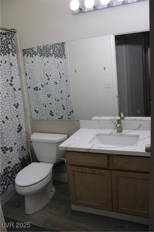 full bath featuring toilet, vanity, and a shower with curtain