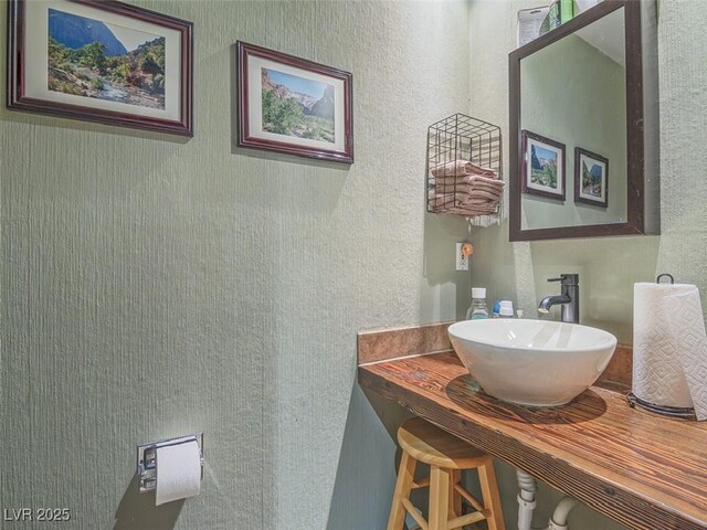 438 Las Casitas Way, Las Vegas, NV 89121 - bathroom featuring vanity and a textured wall