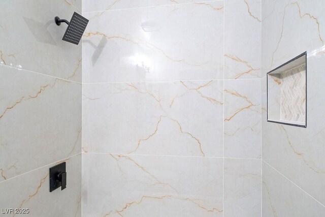 full bath with tiled shower