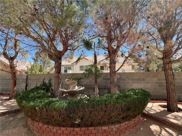 5554 Chicory Falls Ct, Las Vegas, NV 89148 - view of yard featuring fence