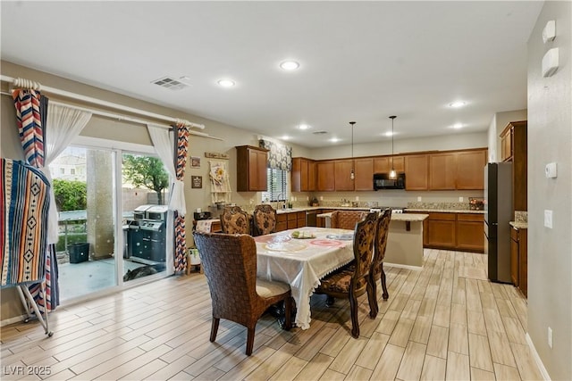 dining space with visible vents, wood tiled floor, baseboards, and recessed lighting