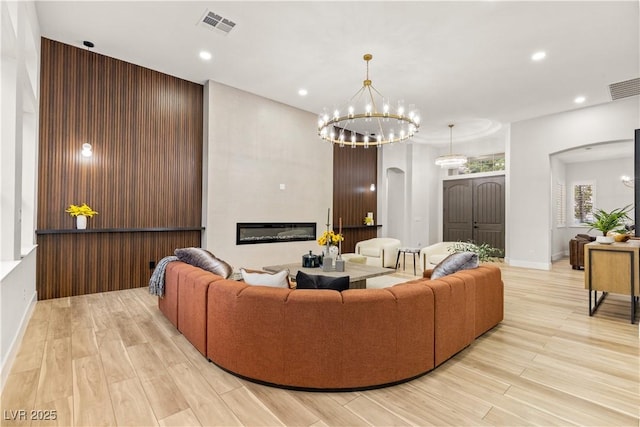 800 Jody Brook Ct, Las Vegas, NV 89145 - living area featuring arched walkways, a chandelier, light wood finished floors, recessed lighting, and baseboards