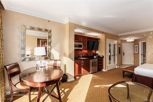145 E Harmon Ave Unit 2019, Las Vegas, NV 89109 - living area with crown molding and baseboards