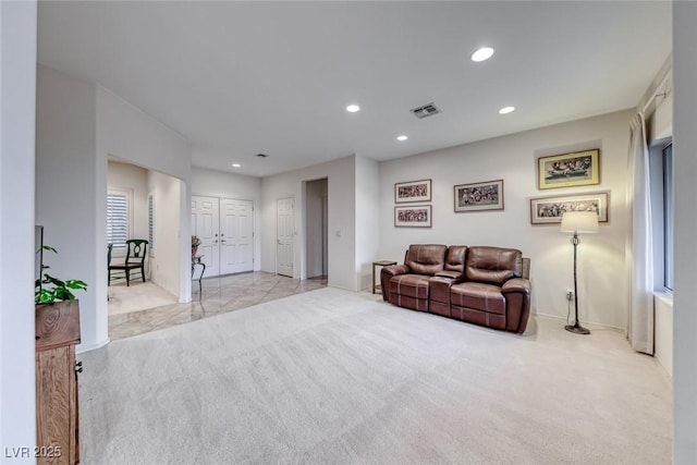 living room featuring baseboards, carpet flooring, visible vents, and recessed lighting