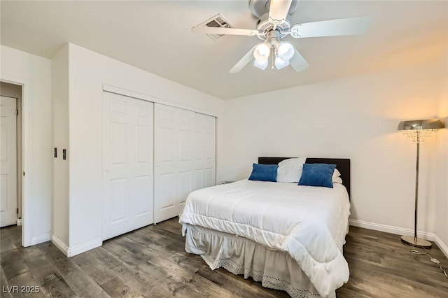bedroom featuring wood finished floors, a closet, baseboards, and ceiling fan