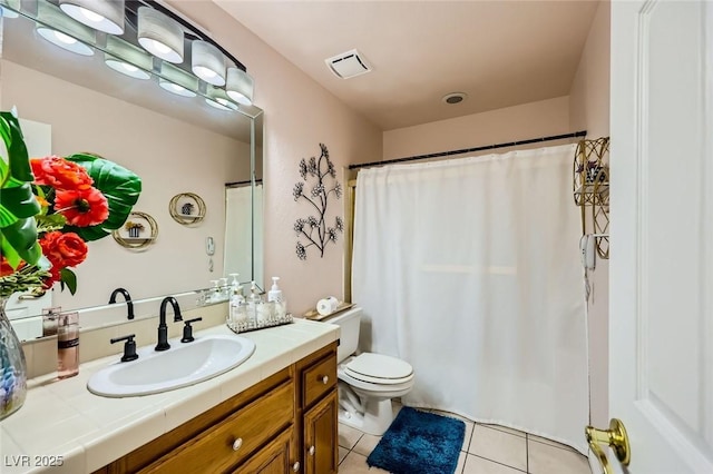 full bath featuring tile patterned floors, a shower with curtain, toilet, visible vents, and vanity
