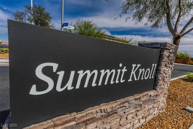 view of community / neighborhood sign