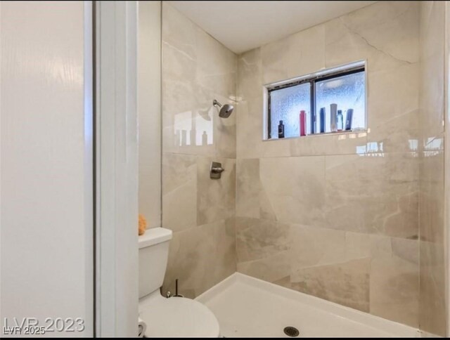 2080 Karen Ave Unit 34, Las Vegas, NV 89169 - bathroom featuring tiled shower and toilet