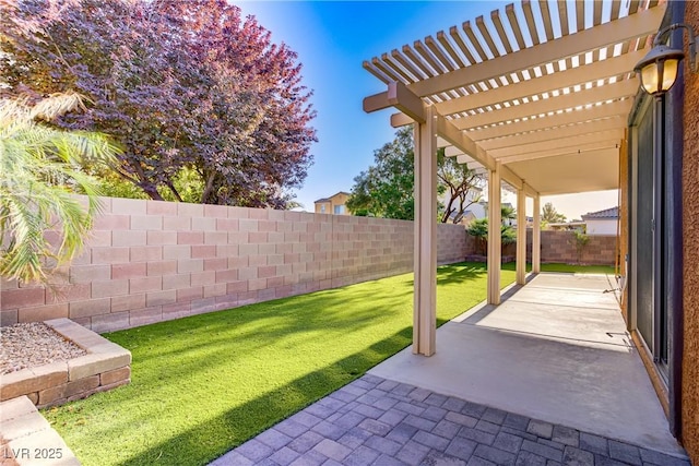 437 Via Stretto Ave, Henderson, NV 89011 - view of yard featuring a fenced backyard, a pergola, and a patio area
