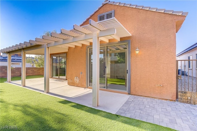 437 Via Stretto Ave, Henderson, NV 89011 - rear view of property with a pergola, stucco siding, a lawn, a patio, and fence