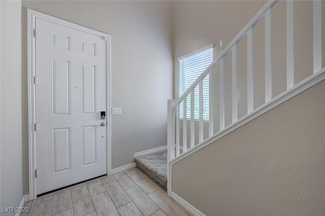 foyer entrance featuring baseboards