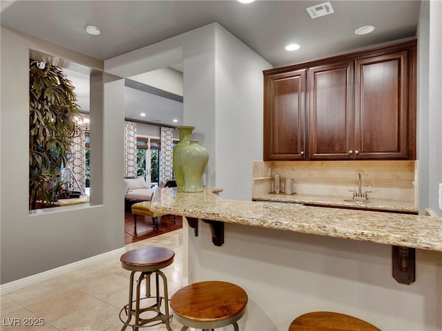 bar featuring recessed lighting, visible vents, light tile patterned floors, a sink, and baseboards