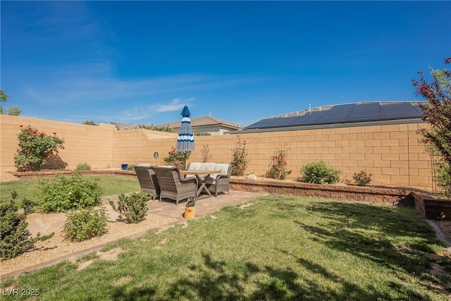 view of yard featuring a fenced backyard and a patio area