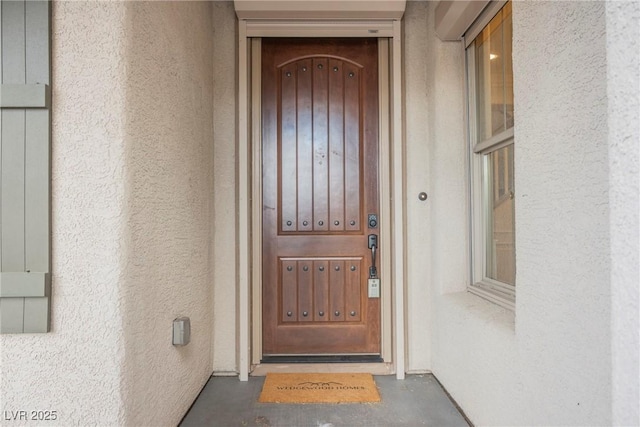 property entrance featuring stucco siding