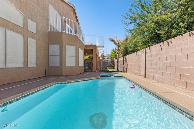 283 Grand Olympia Dr, Henderson, NV 89012 - view of pool with a fenced backyard and a pool with connected hot tub