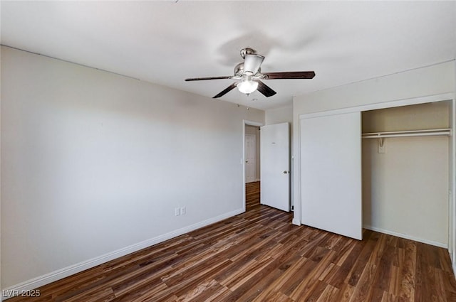 unfurnished bedroom with dark wood-type flooring, a closet, a ceiling fan, and baseboards