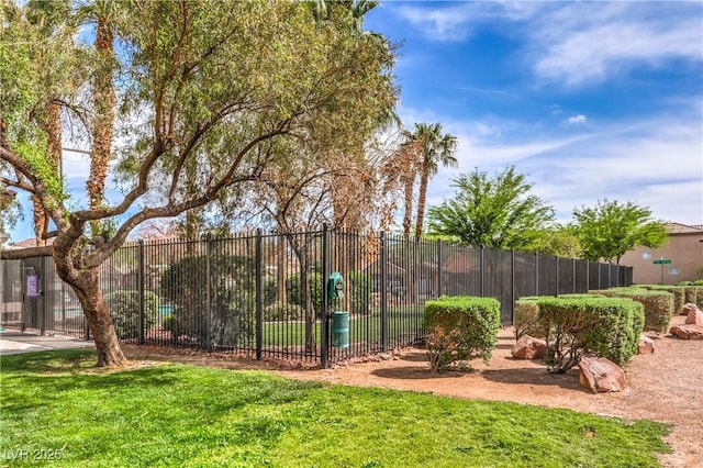 5593 Gold Mint Ln, Las Vegas, NV 89122 - view of yard with fence