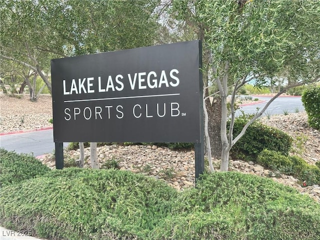 view of community / neighborhood sign