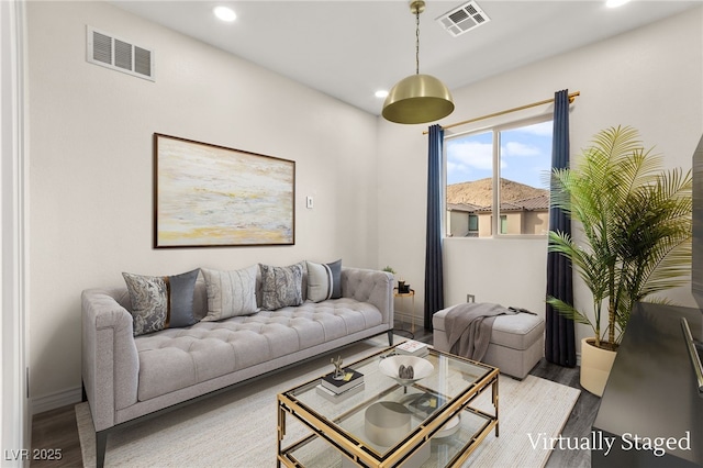living room featuring baseboards, wood finished floors, visible vents, and recessed lighting