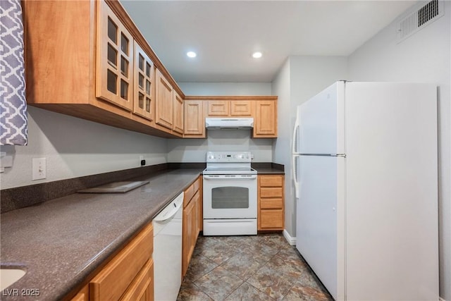 kitchen with dark countertops, visible vents, recessed lighting, white appliances, and under cabinet range hood