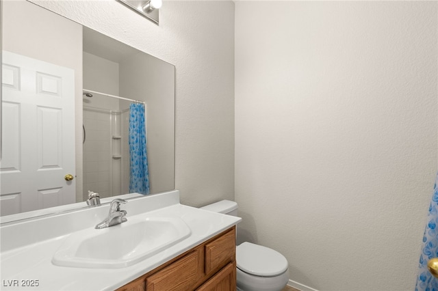 full bath featuring toilet, a textured wall, vanity, and a shower with shower curtain