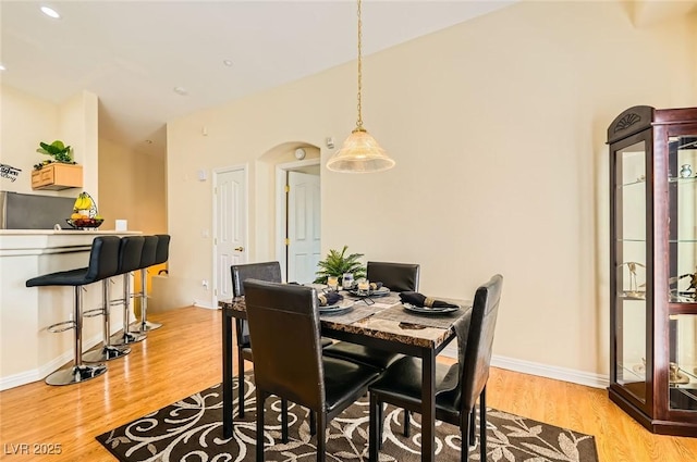 dining room with light wood-style flooring, baseboards, and recessed lighting