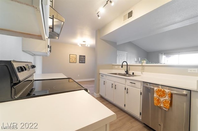 kitchen featuring a sink, light countertops, stainless steel appliances, light wood-style flooring, and visible vents