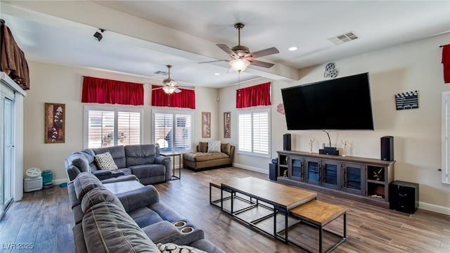 living area featuring recessed lighting, visible vents, ceiling fan, and baseboards