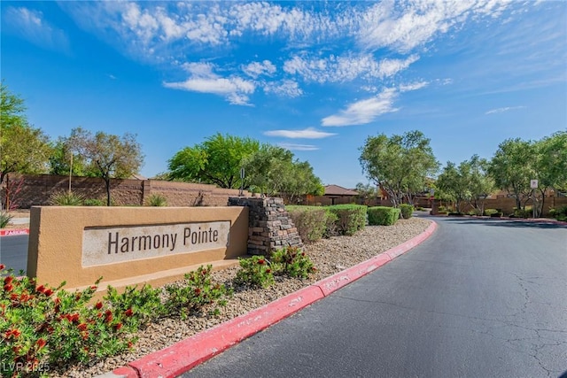 view of community / neighborhood sign
