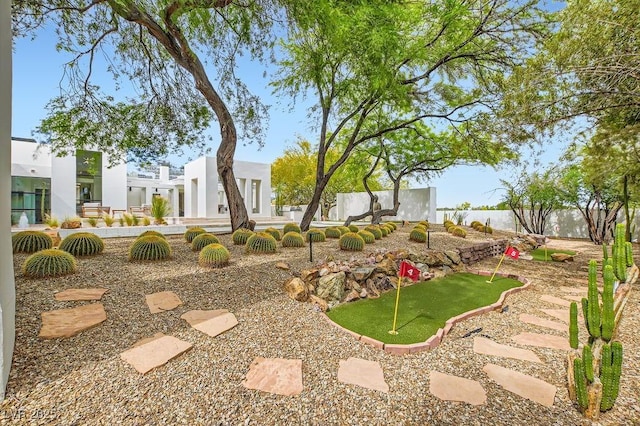 8525 W Verde Way, Las Vegas, NV 89149 - view of yard with a putting area