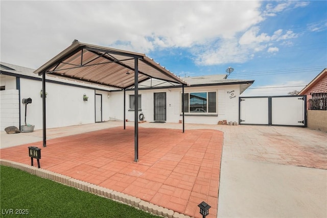view of front of home featuring a patio area