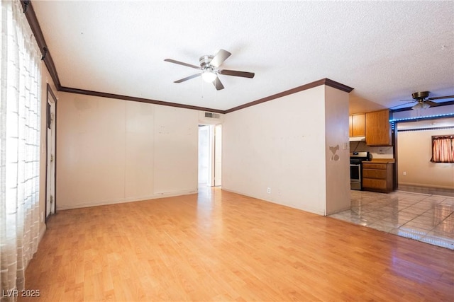 unfurnished living room featuring light wood-style floors, visible vents, crown molding, and ceiling fan