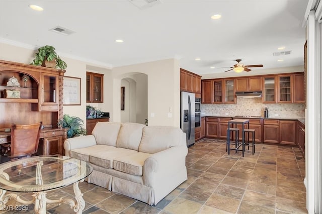living room featuring visible vents, arched walkways, recessed lighting, and ceiling fan